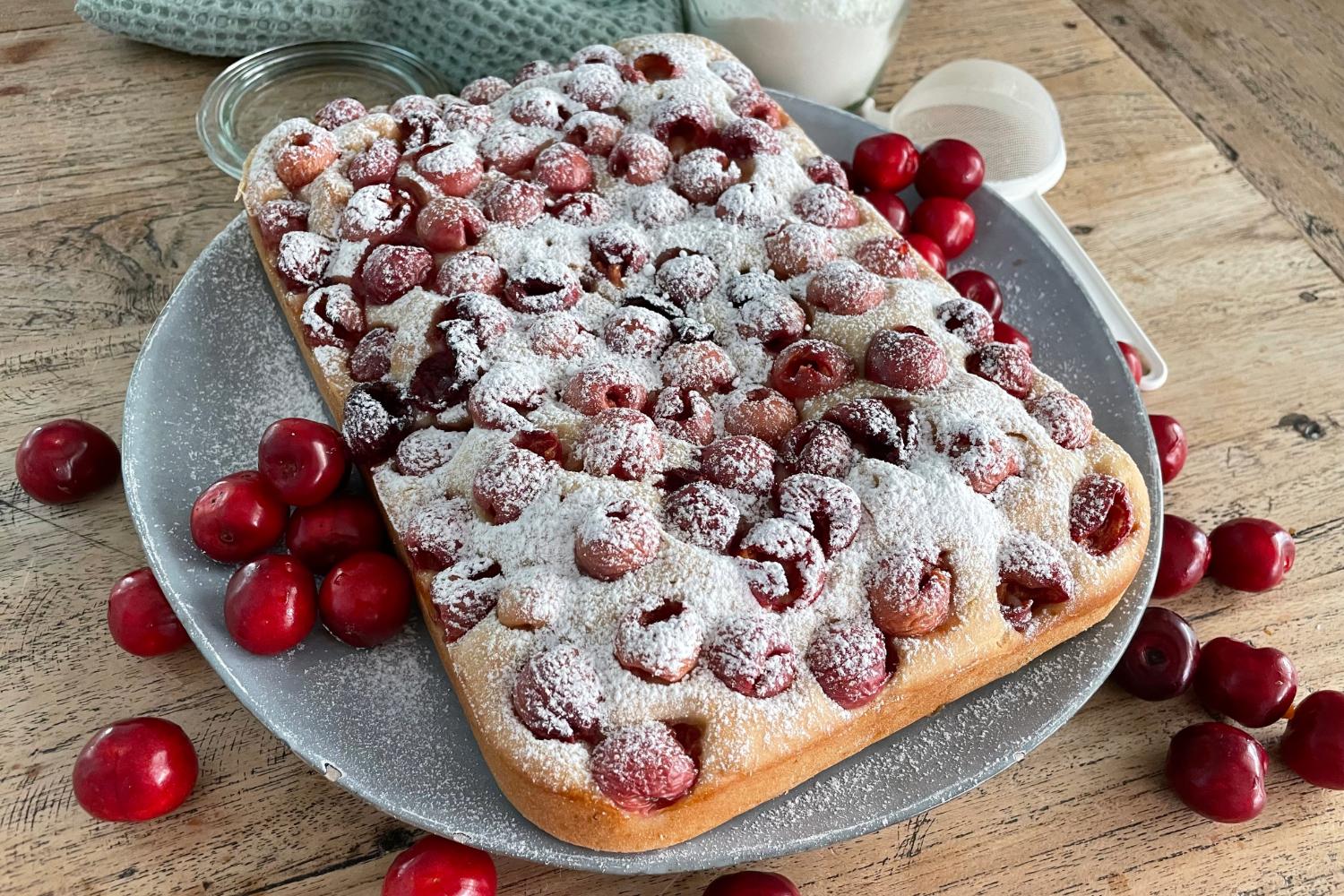 Kirschenkuchen mit Marzipan Rezept 